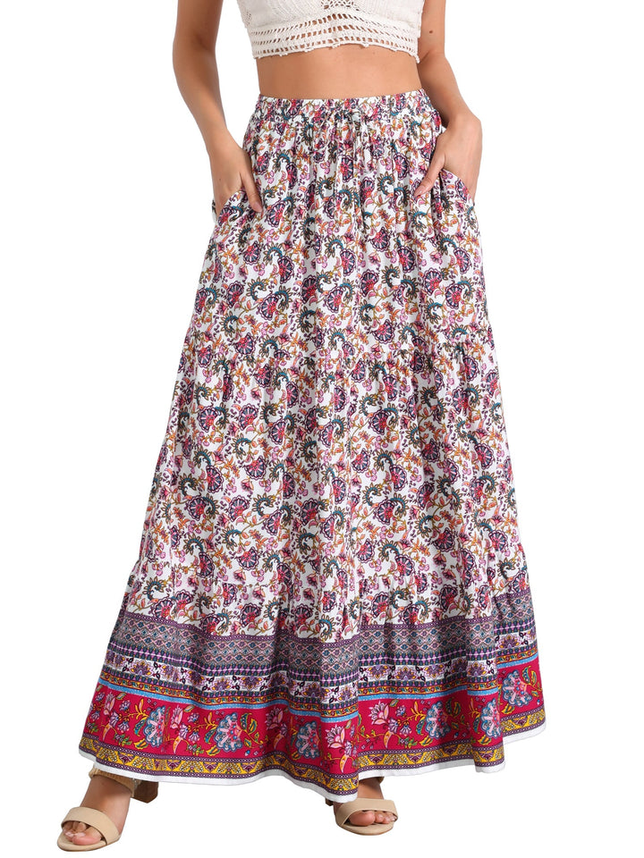 Casual yet refined: high waist printed maxi skirt, flowing fabric, and a stylish side slit.