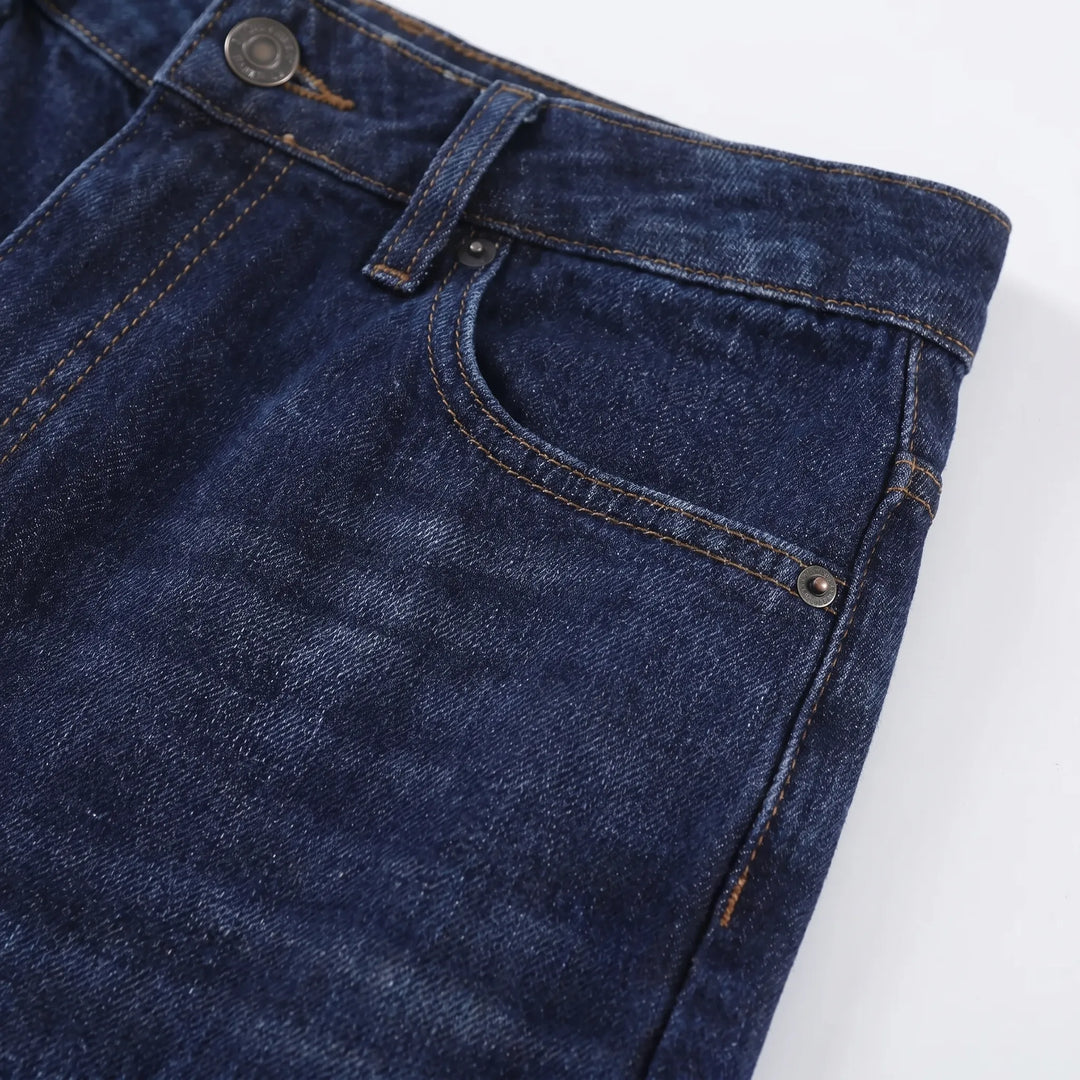 Comfortable women's high-waist barrel-leg pants, relaxed fit ideal for effortless modern everyday wear.
