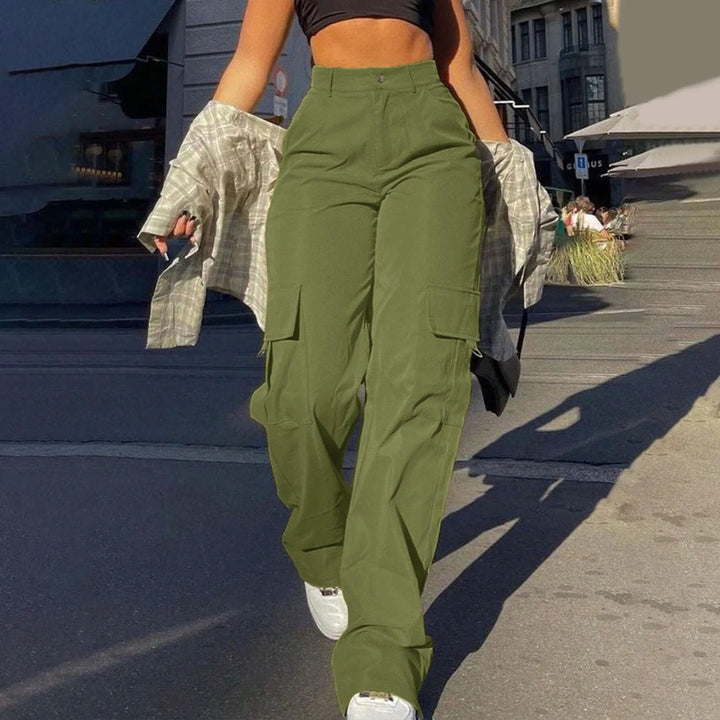 Fashionable women's high waist wide leg cargo pants, easy to wear with multiple utility pockets.