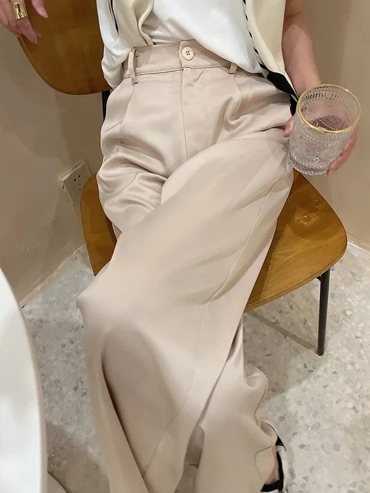 Trendy high waist wide leg flowy pants for women, a must-have for casual spring fashion.