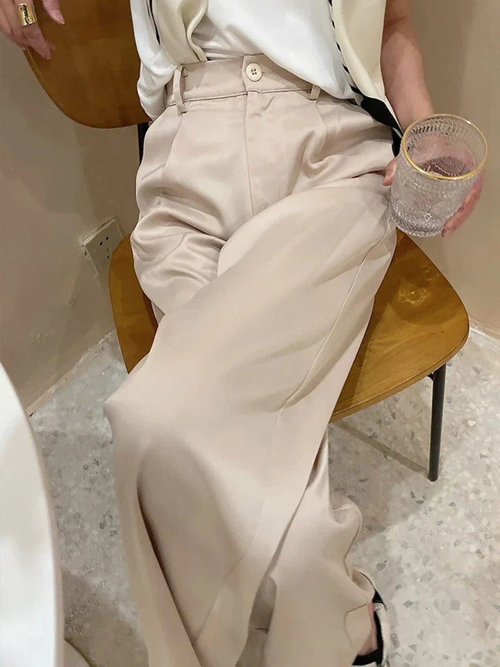 Trendy high waist wide leg flowy pants for women, a must-have for casual spring fashion.
