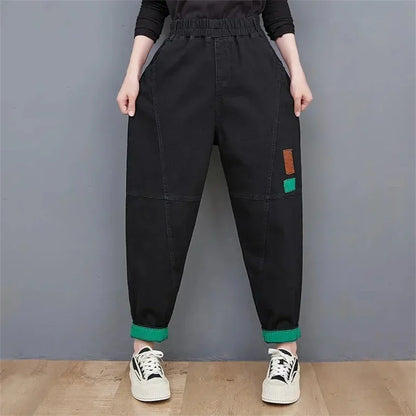 Chic women's plus size high-waisted baggy jeans with a relaxed, oversized fit & ankle-length design.