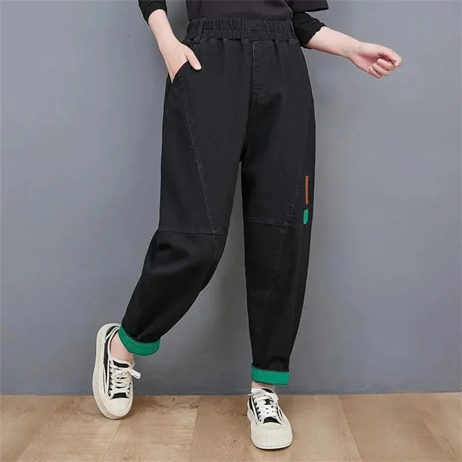 Loose-fit women's denim pants, high-waisted & baggy. Plus size friendly ankle jeans for a relaxed look.