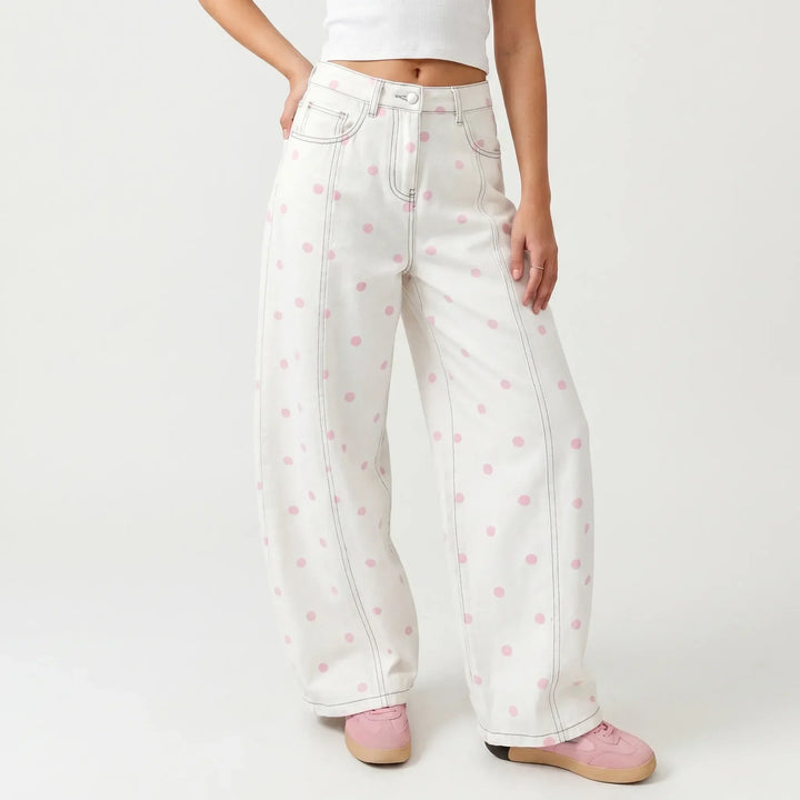 Fashionable women's dotted high-waisted barrel pants in a relaxed fit. Ideal for spring and summer casual style.