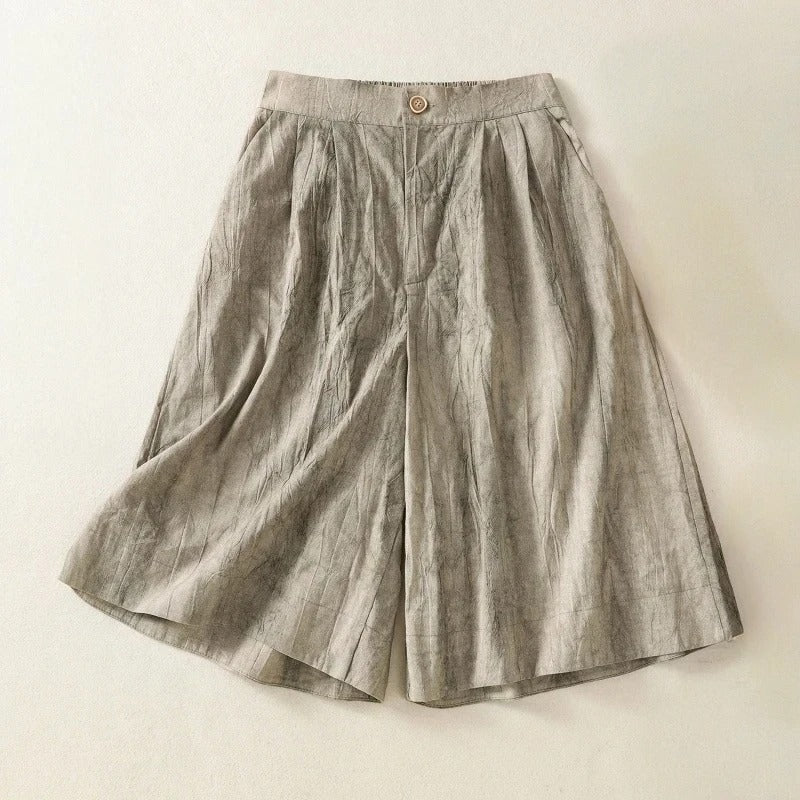 Comfortable women's tie-dye relaxed fit shorts with a high waist, ideal for casual summer days and vacations.