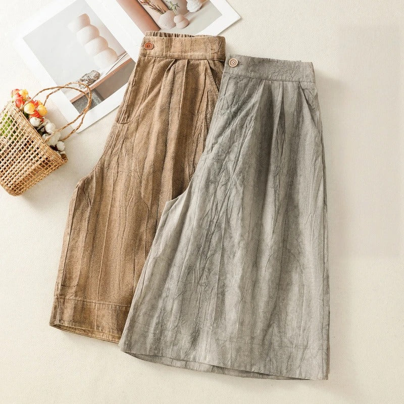 Casual women's tie-dye shorts with a relaxed fit and high waist, perfect for summer outfits and vacation style.
