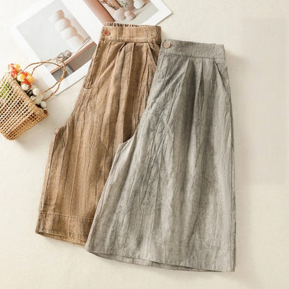 Casual women's tie-dye shorts with a relaxed fit and high waist, perfect for summer outfits and vacation style.