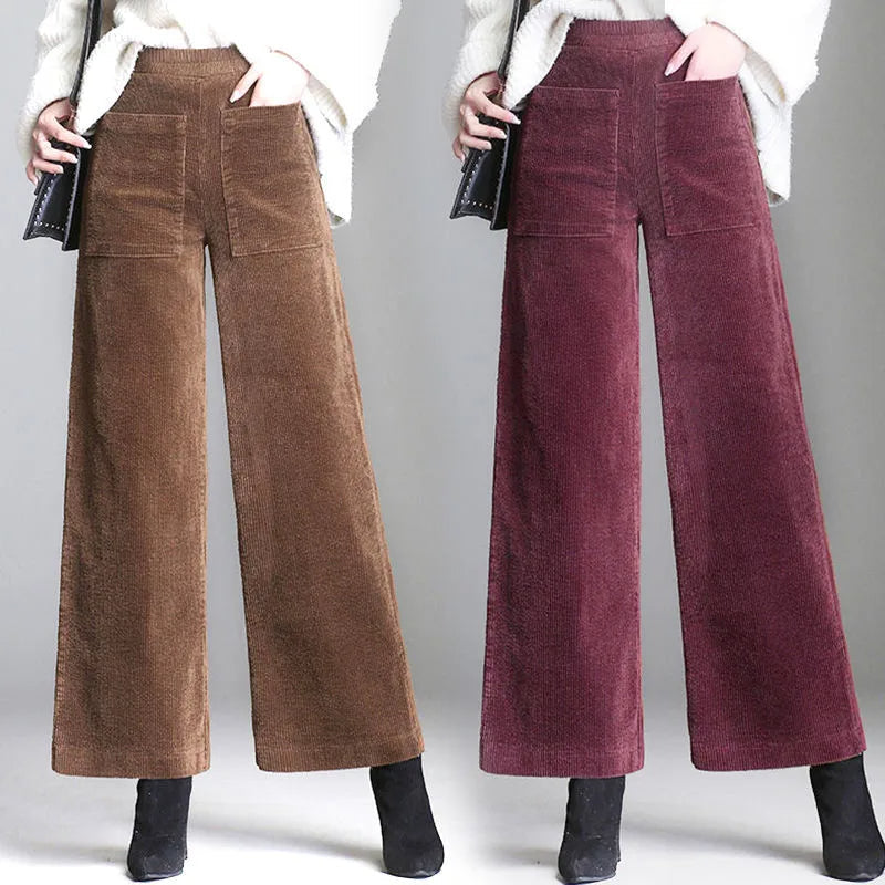 Elegant women's high-waisted flare trousers in a retro style, ideal for versatile fall fashion.