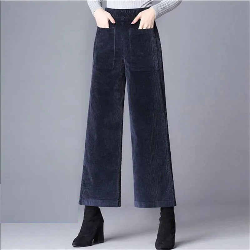 Comfortable women's high-waisted flare trousers, a retro classic for fall & winter fashion.