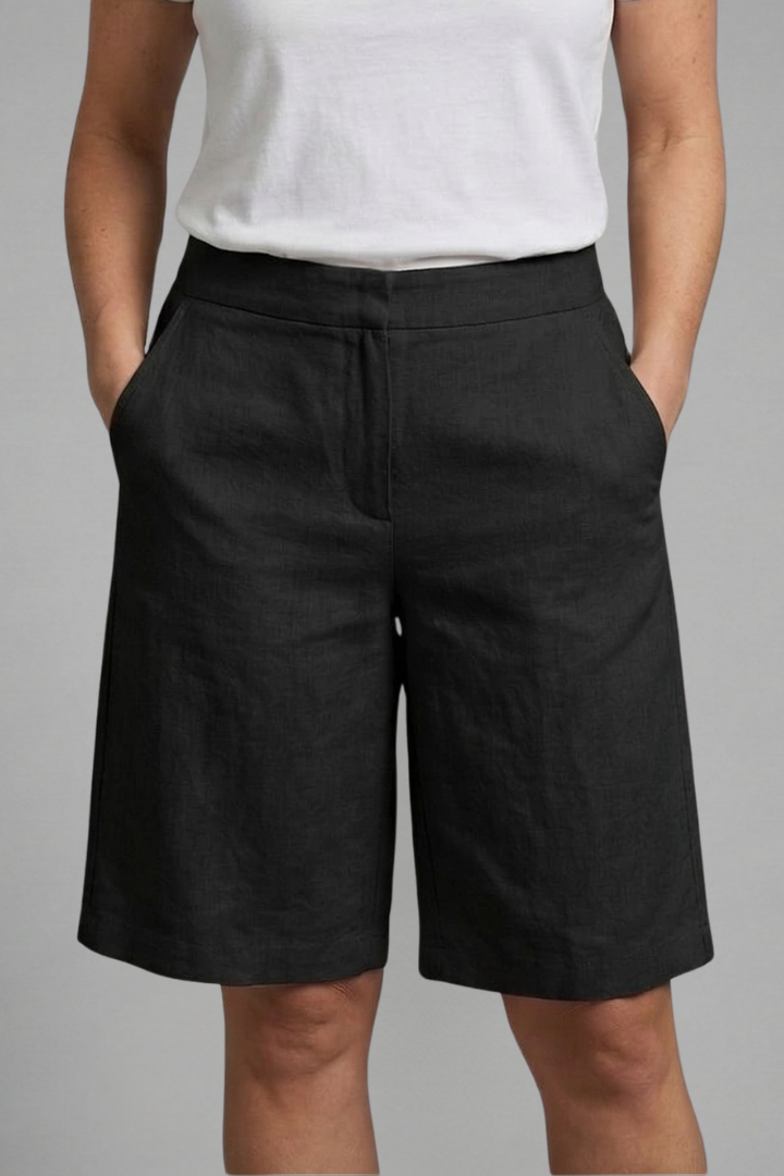 Stylish women's summer shorts with a high-waisted, tailored relaxed fit, perfect for comfortable warm weather fashion.