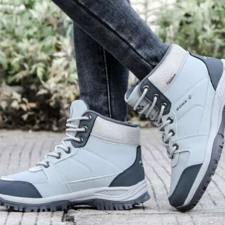 Close-up of women's insulated hiking boot sole, rugged grip for all-terrain traction