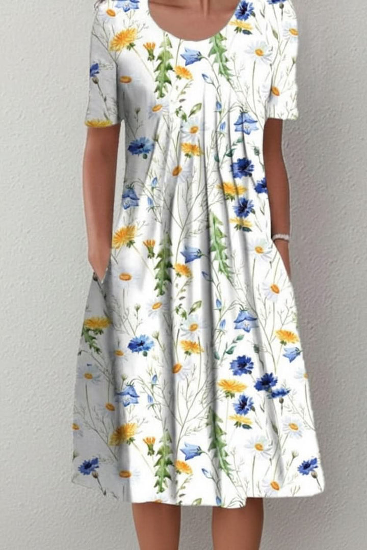Everyday women's knee-length floral dress with functional pockets for casual summer wear.
