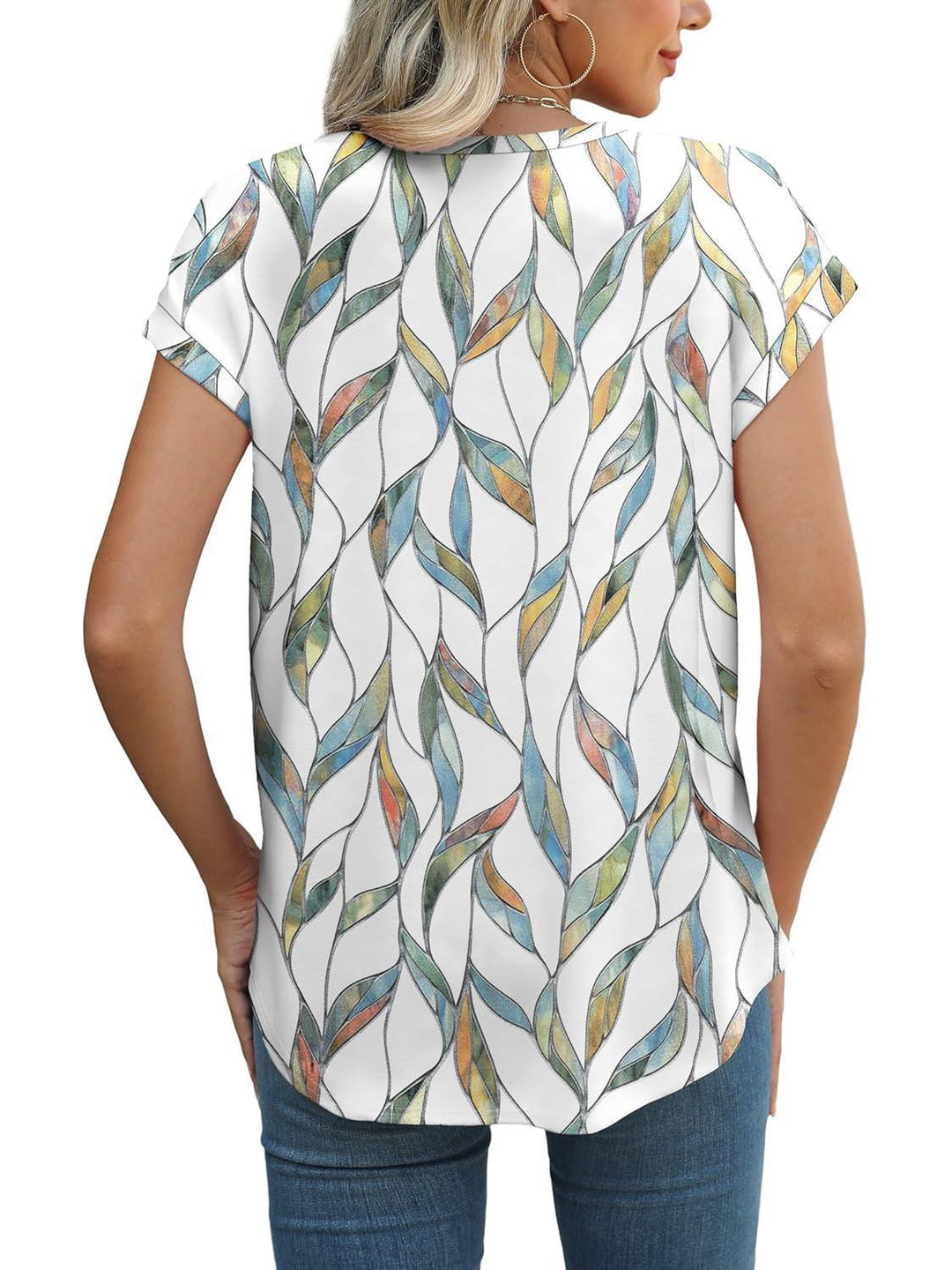 Women's casual top with an elegant leaf print, perfect for everyday relaxed style.