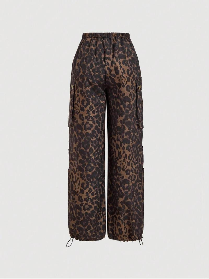 Comfortable women's leopard print wide-leg cargo pants, ideal for a casual yet stylish utility fashion look.