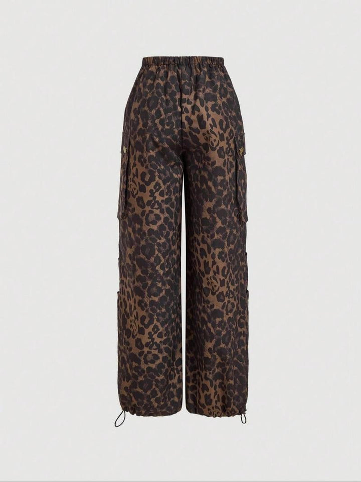 Comfortable women's leopard print wide-leg cargo pants, ideal for a casual yet stylish utility fashion look.