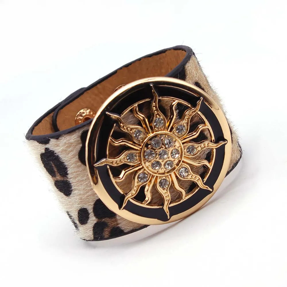 Elegant women's animal print wrap leather bracelet, adjustable. Handcrafted statement jewelry.