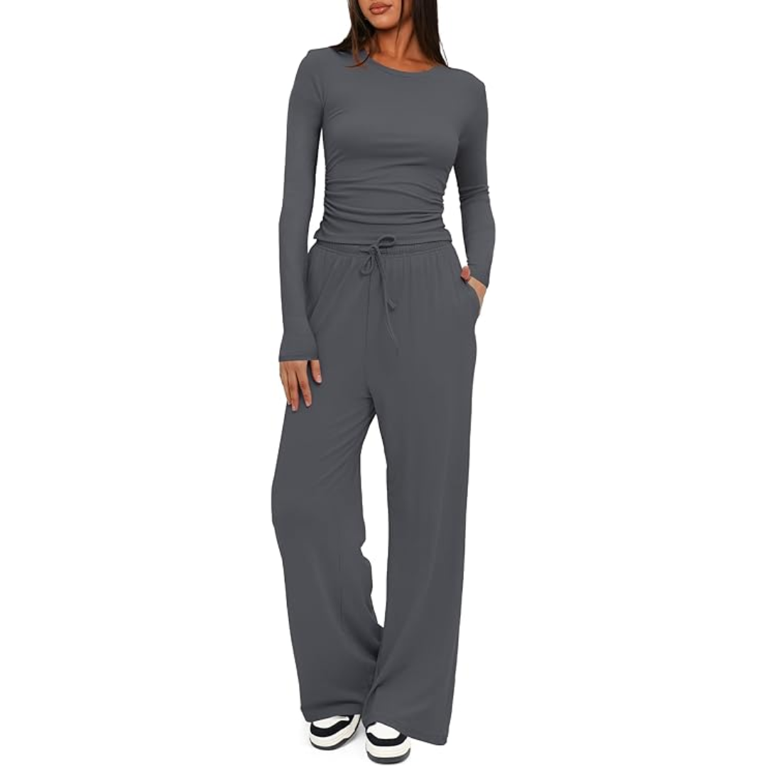 Stylish women's Lieke 2-piece lounge set. Casual autumn outfit with wide-leg pants & cozy top. Comfortable loungewear.
