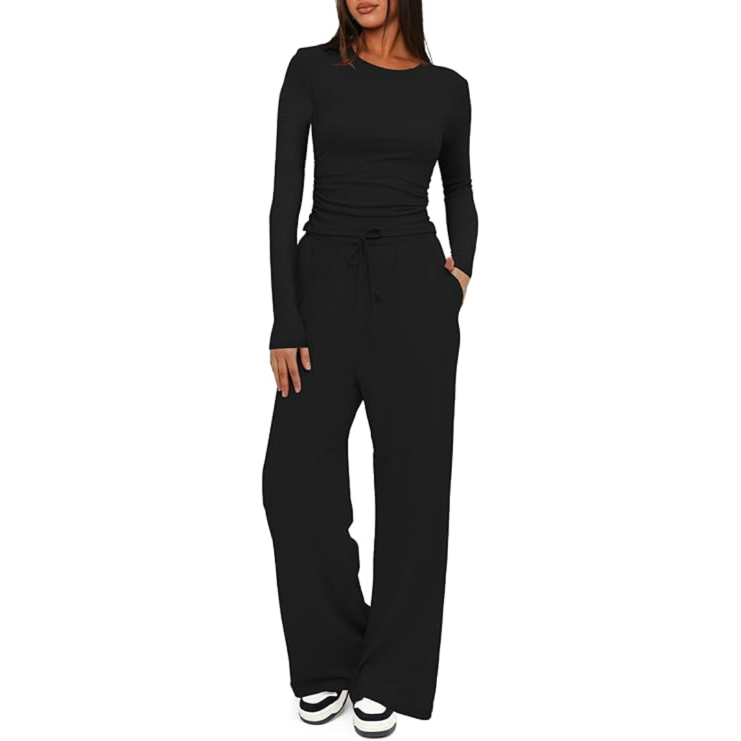 Woman enjoying ultimate comfort in a Lieke 2-piece wide-leg lounge set. Casual, breathable loungewear for autumn.
