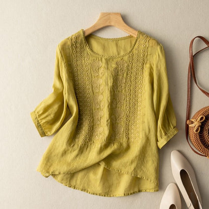 Élira women's lightweight blouse, a breathable, relaxed-fit top for comfortable summer style.