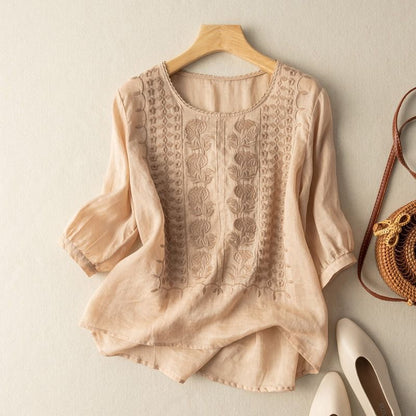 Stylish women's Élira lightweight shirt, perfect for breathable, relaxed-fit summer fashion.
