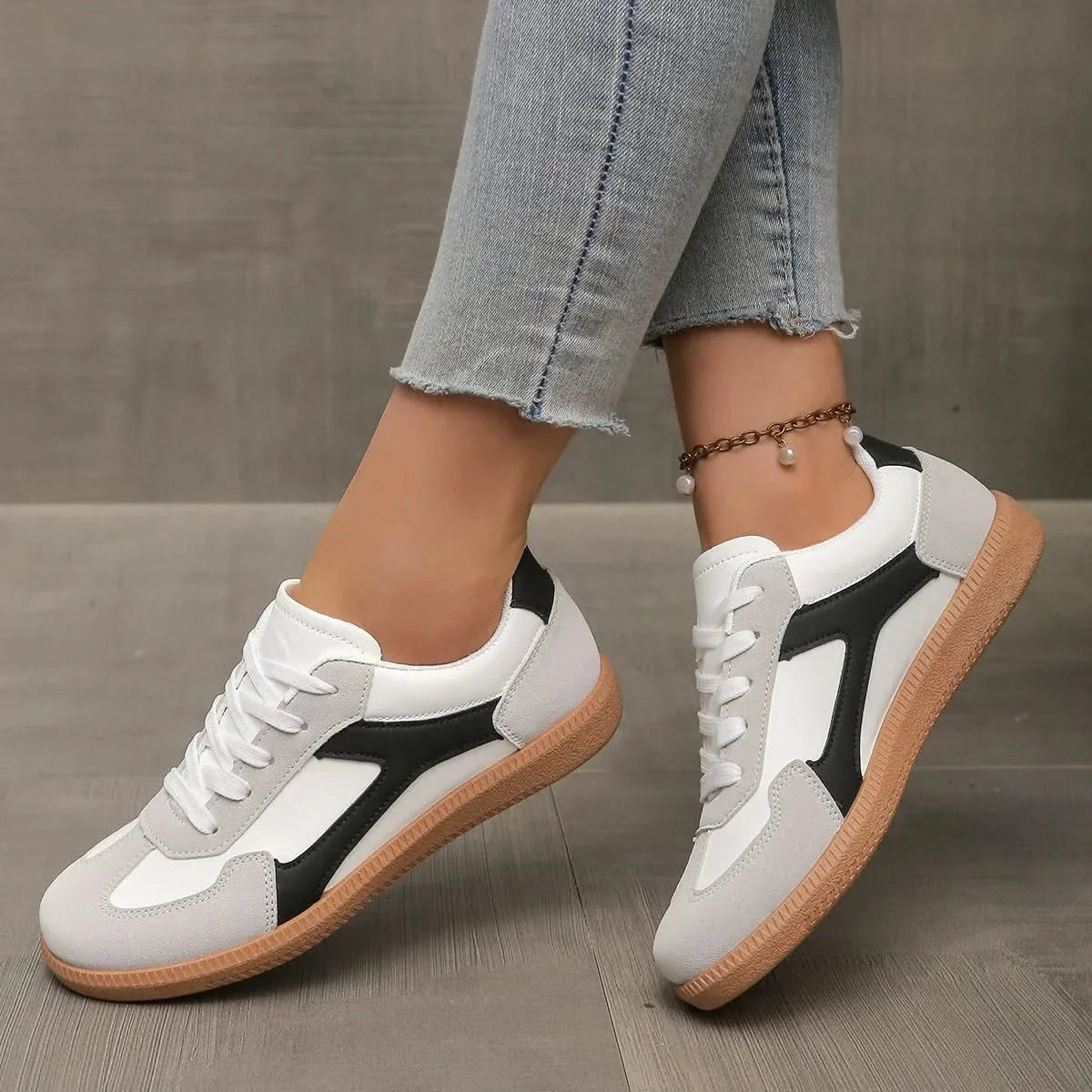 Women's Livia low-profile sneakers, a classic and comfortable choice for casual everyday wear.