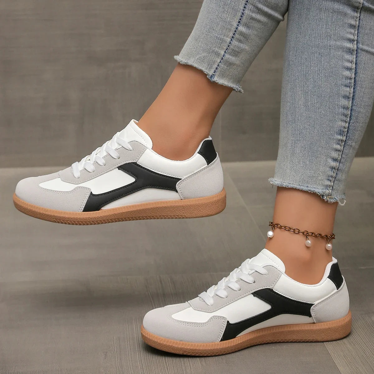 Comfortable Livia vintage women's lifestyle sneakers. Low-profile retro footwear for everyday casual wear in multiple colors.