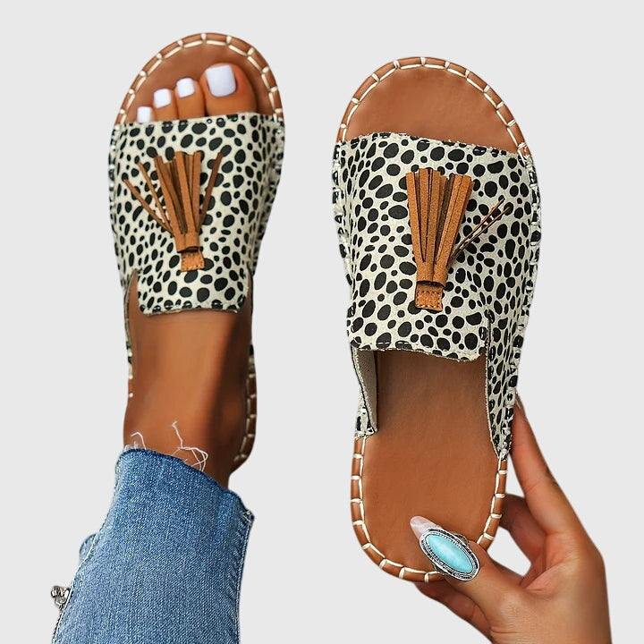 Top view of Lorraine women's comfort sandals with arch support, ready for summer.