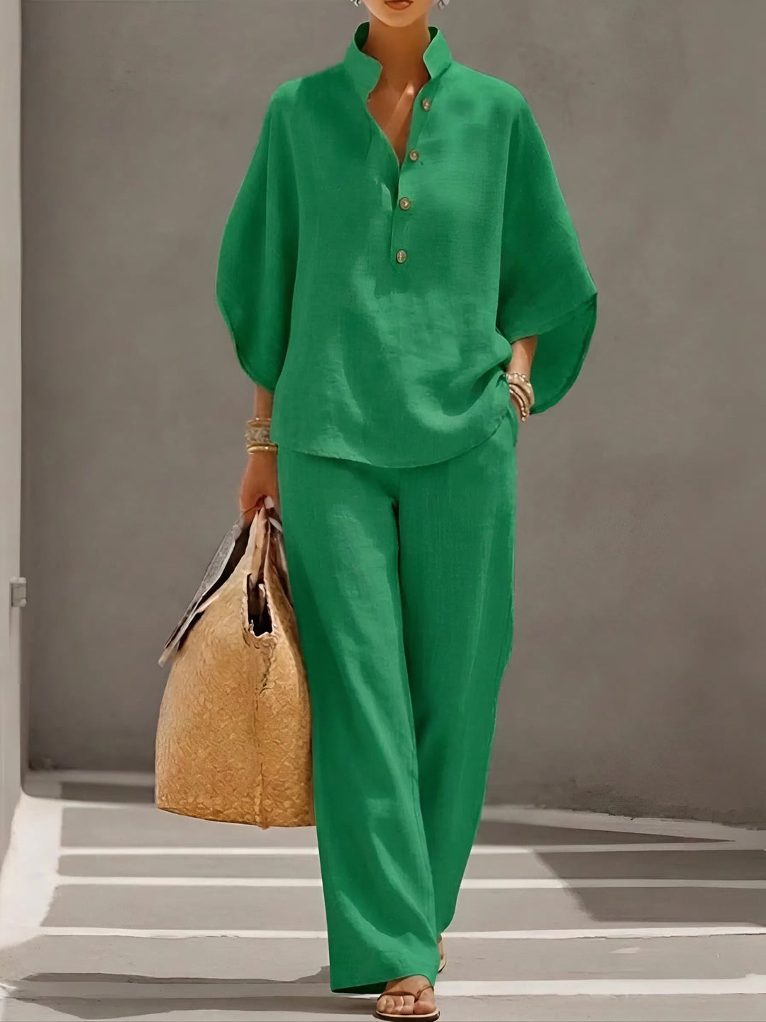Breathable two-piece set for women, featuring a stylish mandarin collar and wide-leg design.
