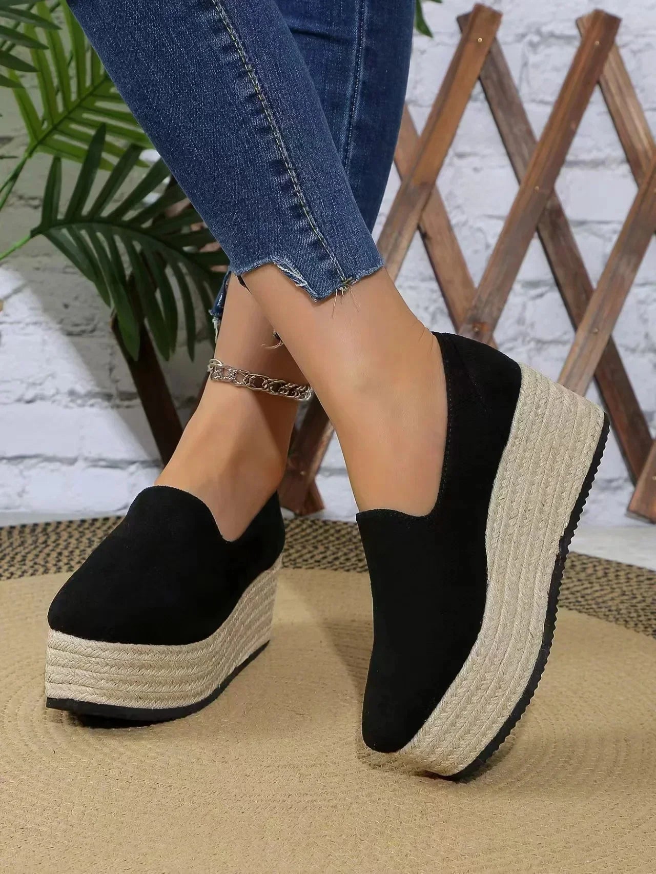 Trendy Maribel Rise women's platform slip-on shoes, combining fashion, comfort & versatility.