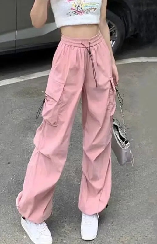 Women's casual cargo pants, wide leg and relaxed fit, for everyday comfort and effortless style.