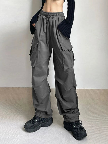 Oversized women's cargo pants, wide leg streetwear style, perfect for urban casual wear.