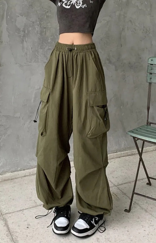 Comfortable women's cargo pants with adjustable waist, wide leg, ideal for relaxed casual wear.