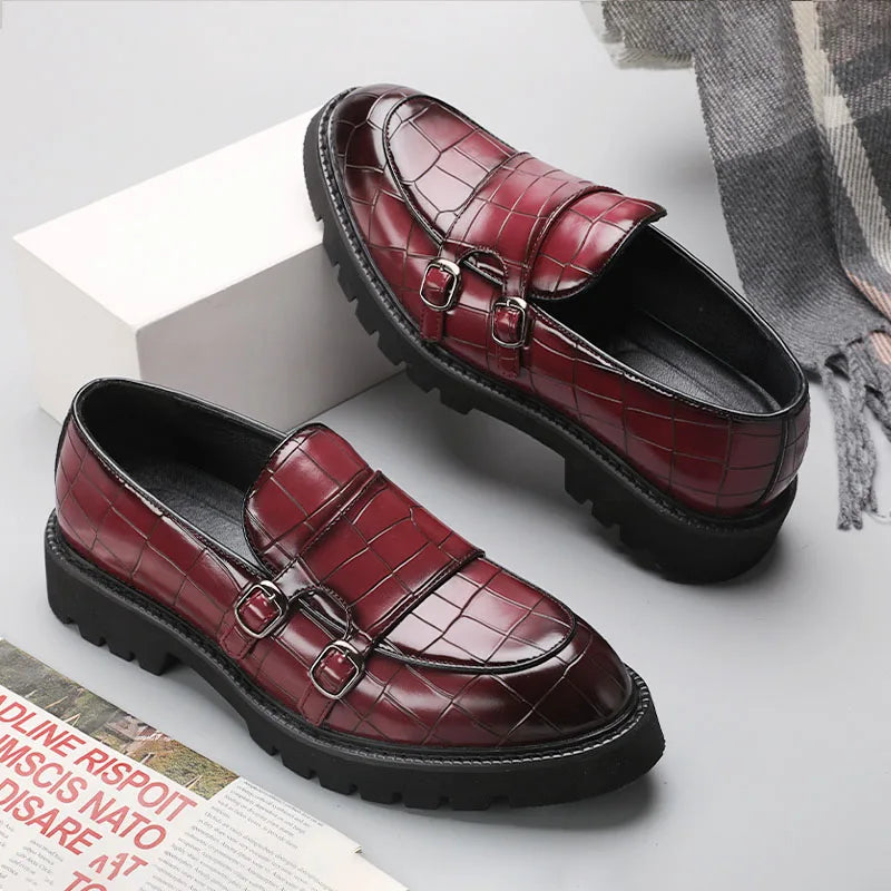 Versatile women's platform loafers, combining comfort with a stylish look for diverse fashion needs.