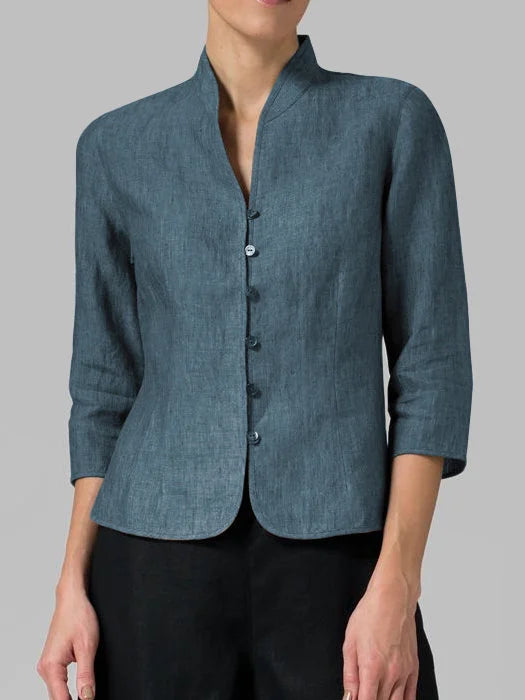 Chic women's relaxed-fit blouse, featuring a button front and modern 3/4 sleeves for versatile styling.