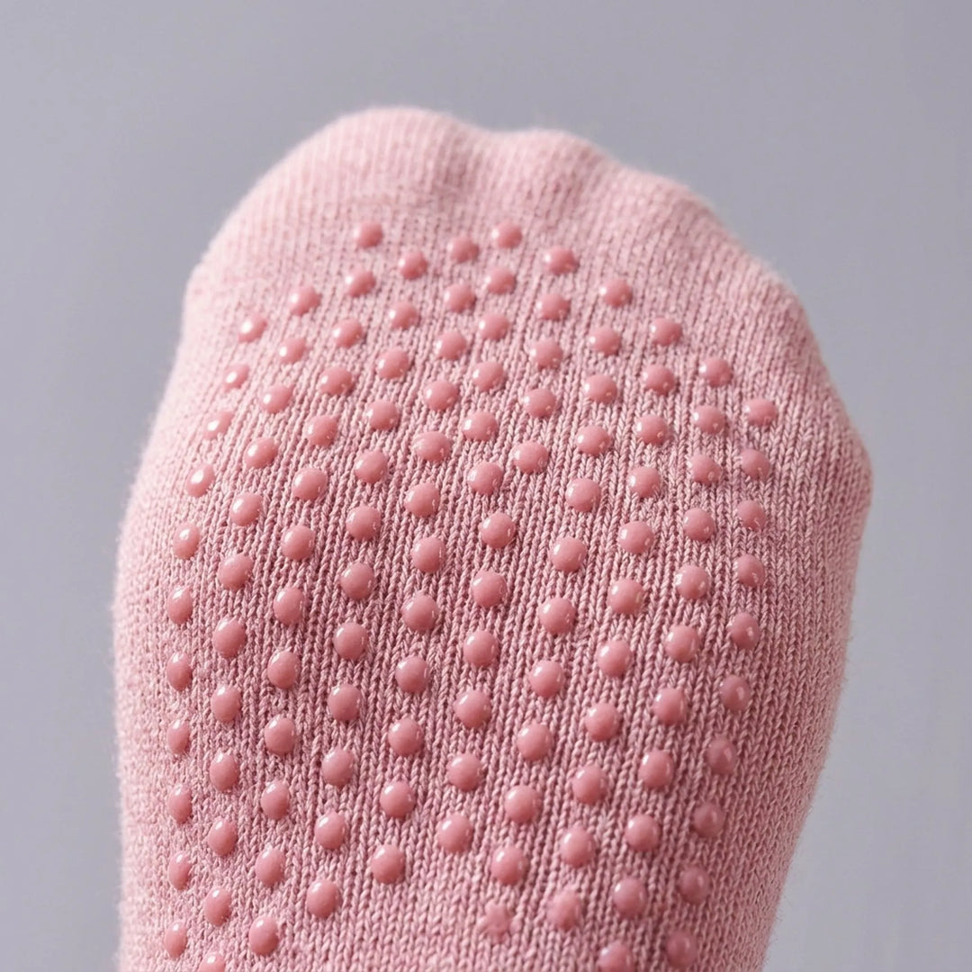Athletic grip socks for women. Non-slip studio & workout socks for yoga & pilates. 2 pairs for fitness.