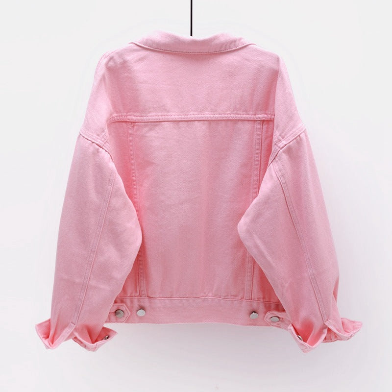 Stylish women's button-up jacket with a relaxed fit, a versatile outerwear piece for everyday fashion.