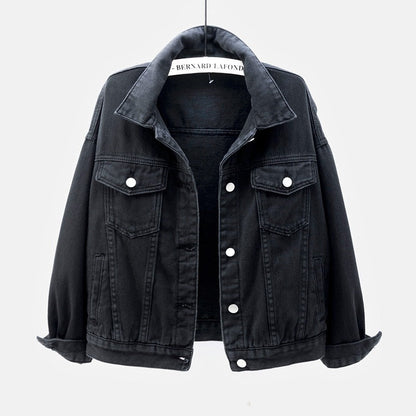 Women's relaxed-fit Nova jacket with button-up closure, a classic versatile layering piece.