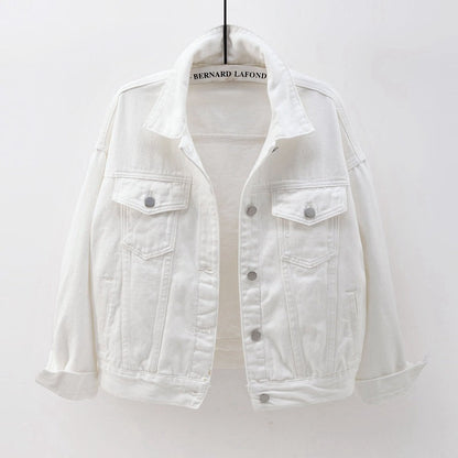 Versatile Nova women's jacket, relaxed fit and button-up, a stylish choice for outerwear.