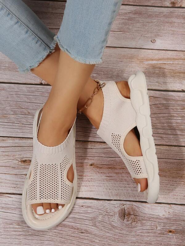 Casual women's open toe platform sandals, lightweight slip-on design for relaxed summer days.