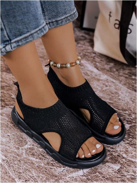Stylish women's flatform sandals with open toe design, perfect for casual summer wear.
