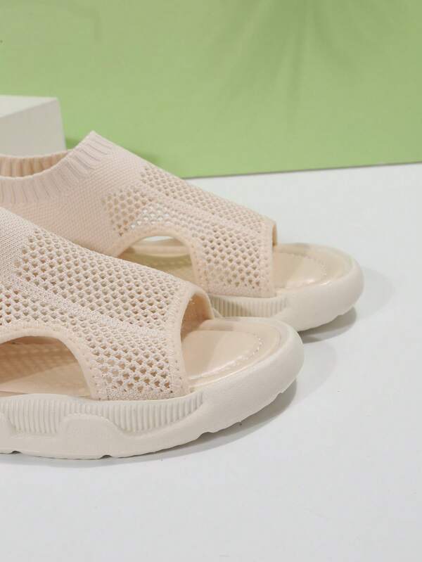 Women's casual walking sandals, lightweight open toe platform for everyday comfort.