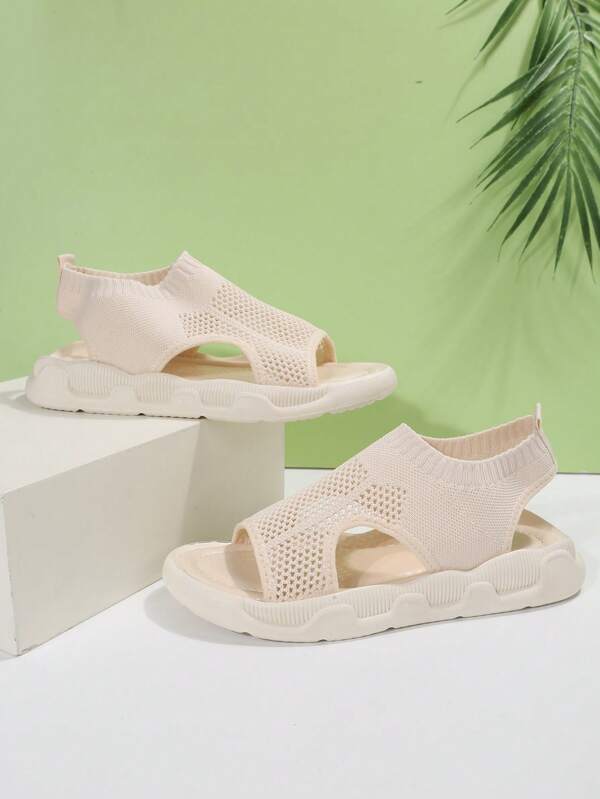 Lightweight women's flatform sandals, open toe slip-on for stylish summer comfort.