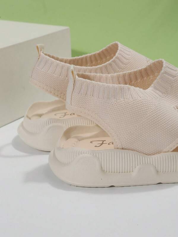 Easy slip-on open toe platform sandals for women, comfortable lightweight walking shoes.