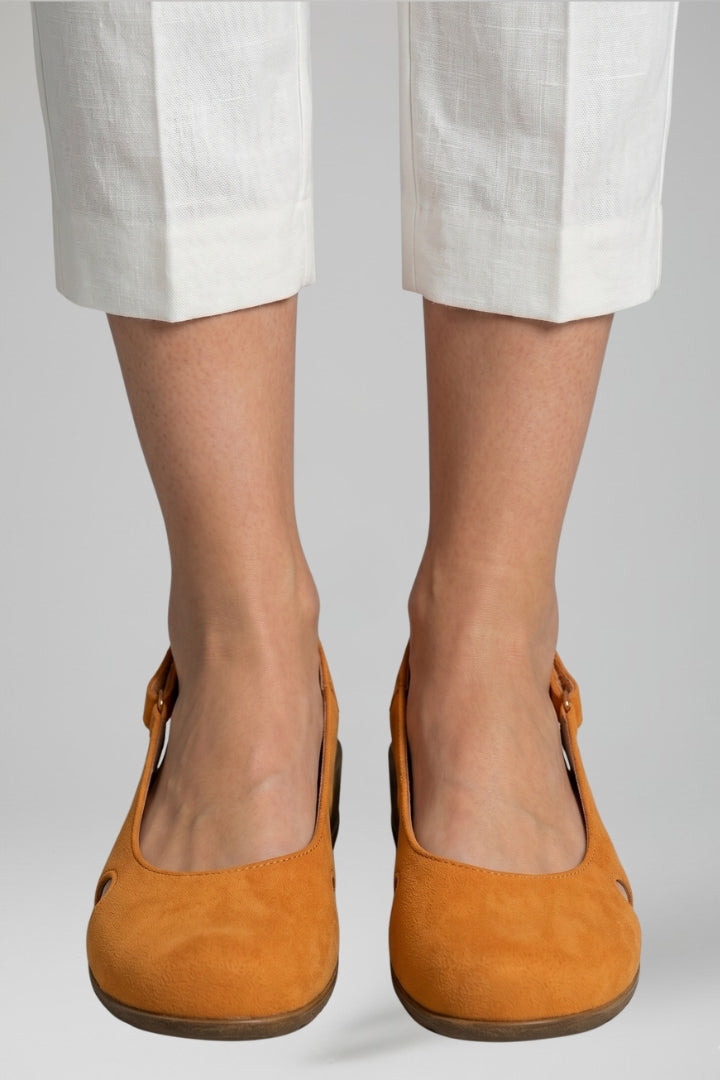 Comfortable women's walking sandals with ergonomic arch support & cushioned sole for all-day wear.