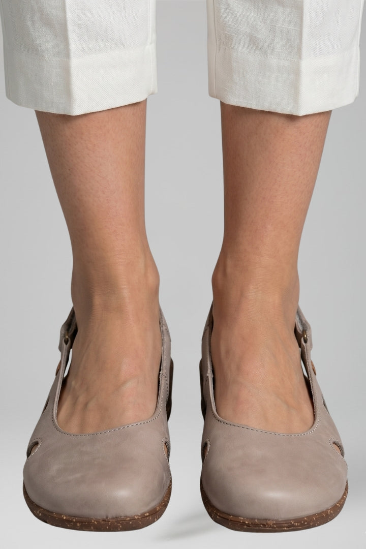 Women's orthopaedic comfort sandals with adjustable straps, providing arch support & cushioned sole.