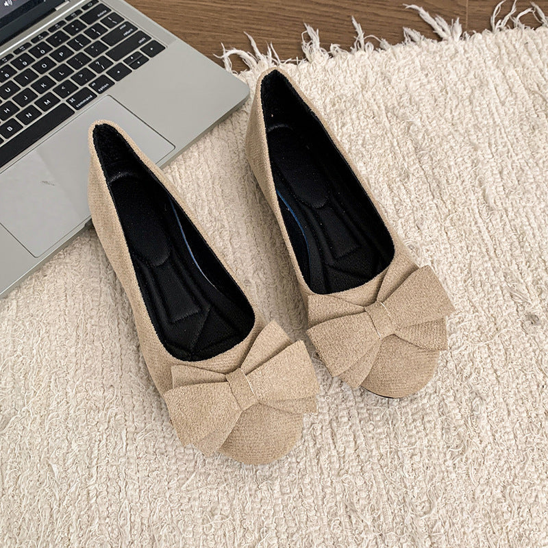 Smart and comfortable women's wide fit ballet flats, with orthopaedic support for active lifestyle.