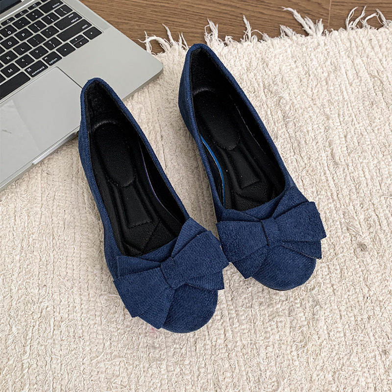 Sophisticated women's wide fit ballet flats with orthopaedic features for ultimate comfort.