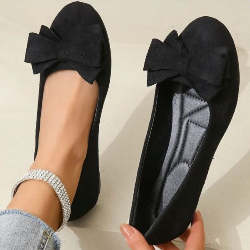 Everyday comfort women's flats, wide fit with orthopaedic insoles for pain relief.