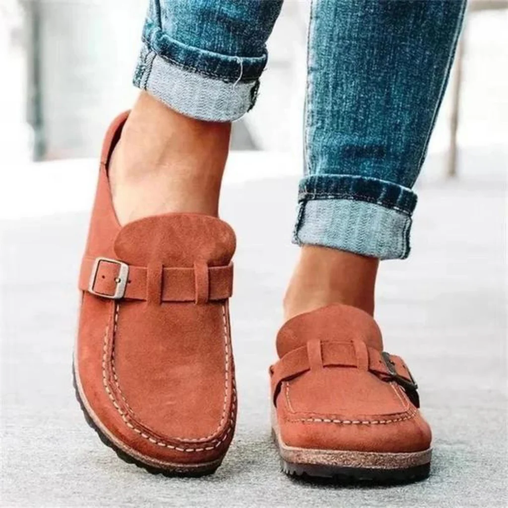 Casual women's orthopedic buckle slipper sandals, offering comfort and support for summer.