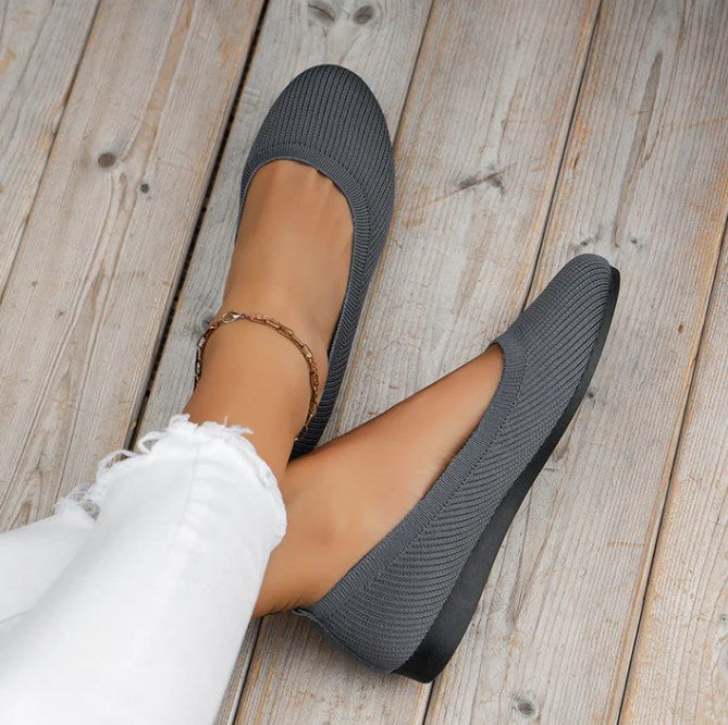 Breathable women's orthopedic ballet flats, providing excellent foot support for all-day comfort.